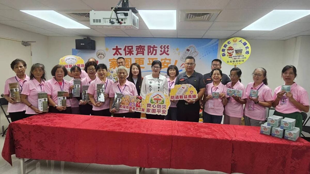 太保市長結合志工檢視獨居長輩用電安全　防範未然守護生命