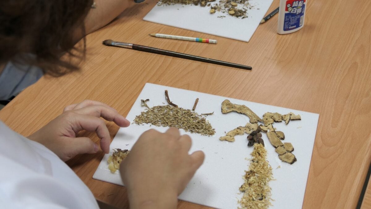 別急著丟！北港媽祖醫院巧手讓廢棄中藥材重生　一幅畫傳遞永續理念
