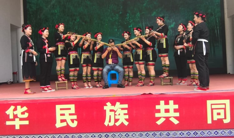 ▲佘族傳統竹杆敬酒迎賓儀式，佘鄉民俗文化互動展演。