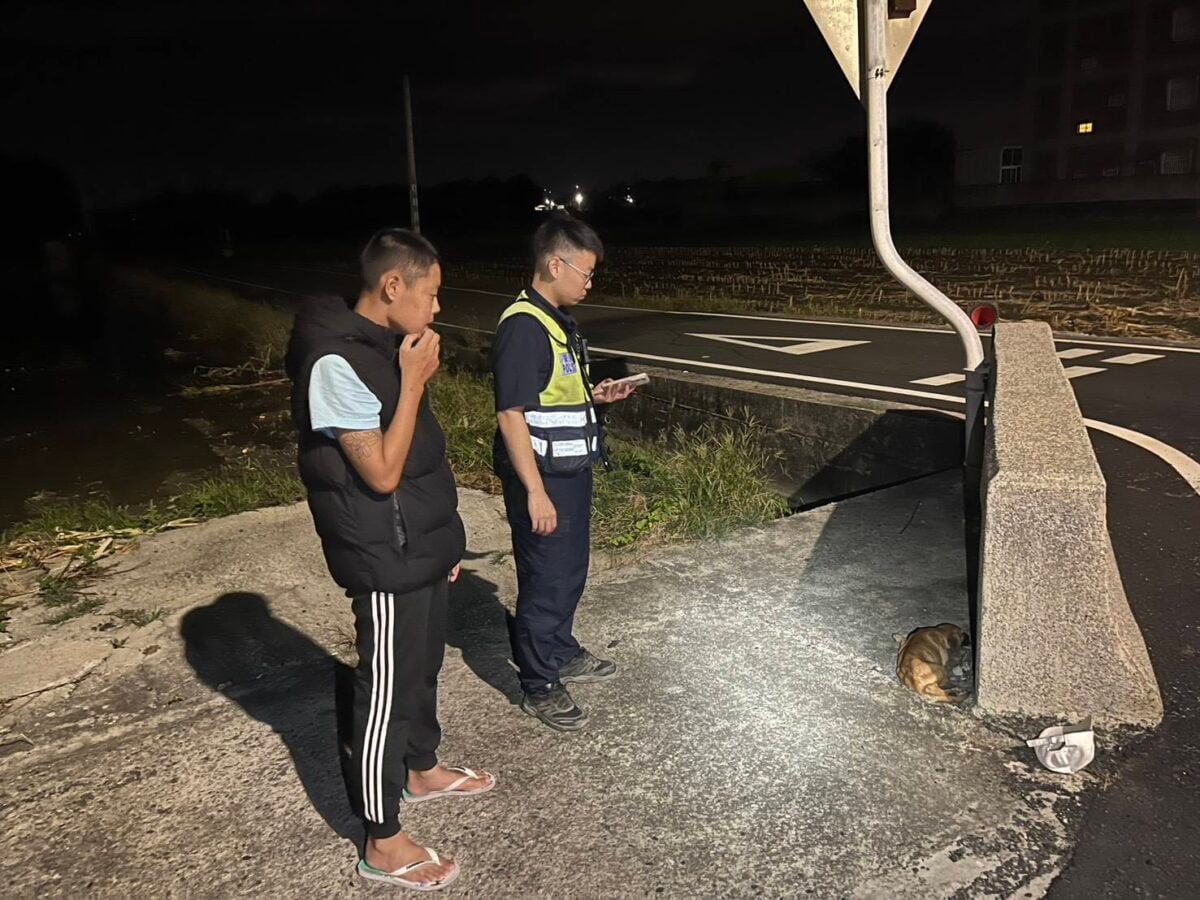 牠倒在路中央等救援！雲林警與民眾暖心守護　幼犬逃過一劫