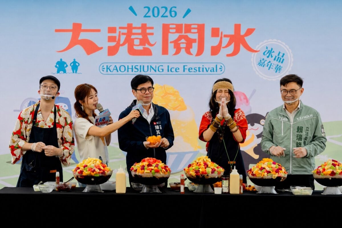 ▲市長陳其邁與立法委員賴瑞隆,攜手日本知名大胃王「Angela佐藤」及旅台日籍YouTuber「Iku老師」共同揭開序幕。