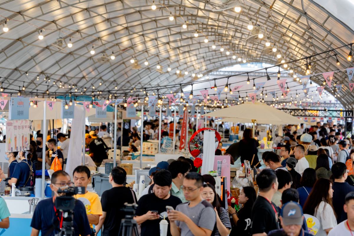 4萬人擠爆哈瑪星！大港閱冰帶旺商圈買氣3成　旗津風箏節本週接力