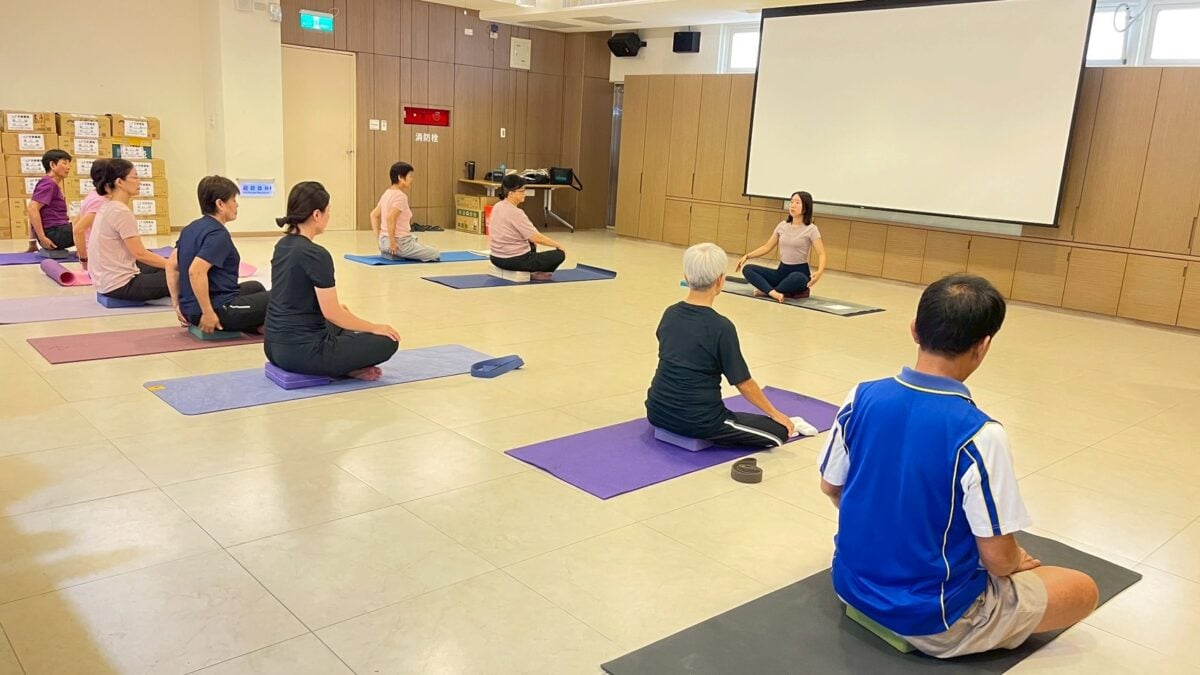 勞工大學課程版圖再擴大！美濃首開全方位伸展瑜珈班　民眾熱烈報名