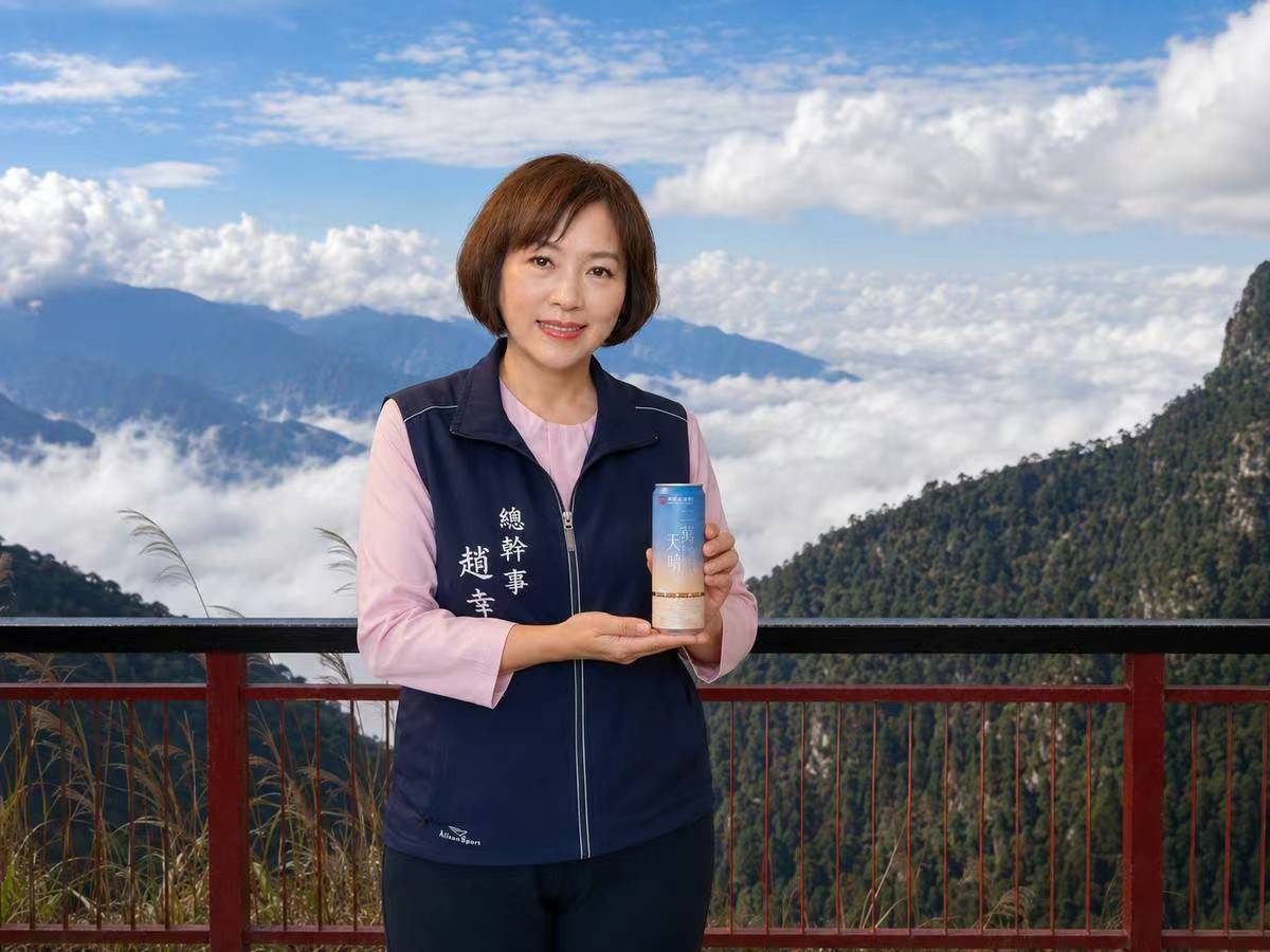 番路鄉農會支持縣內青農推出時尚好滋味「二萬天晴」　把薰衣草香喝進嘴裡融合藍莓果香顛覆傳統啤酒印象