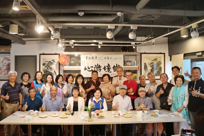 ▲「心游境域書畫名家聯展」匯聚藝文名家，雲縣府咖啡廳展現書畫多元風貌。 (記者劉峻文攝)