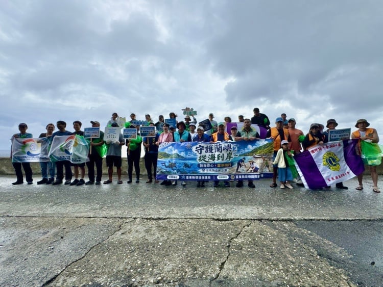 公私協力守護蘭嶼！臺東環保局陸海雙線出擊　清出379公斤海廢