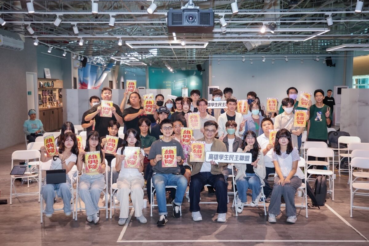 ▲賴瑞隆出席青年論壇，與青年學子交流高雄未來發展。