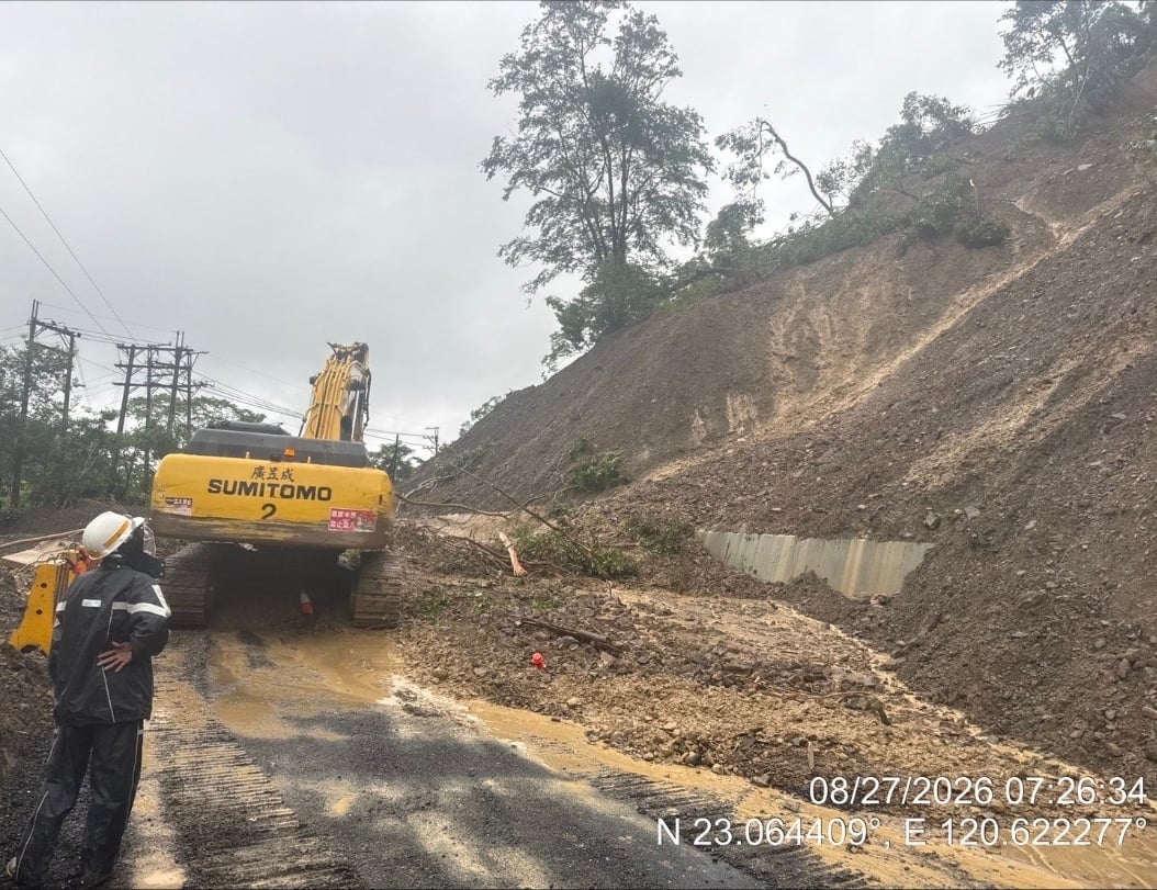 土石崩落阻斷台20線　甲仙白雲寺路段封閉搶修拚下午3時通車
