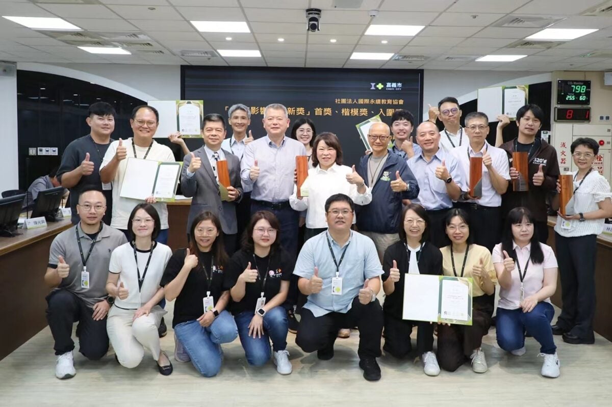 非六都最高榮譽嘉市摘IASE多項大獎　市府團隊轉呈獎座共享榮耀