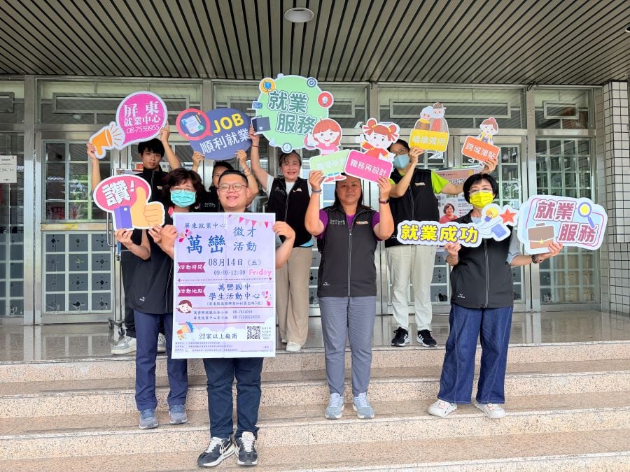 ▲高屏澎東分署屏東就業中心14日在萬巒國中學生活動中心舉辦現場徵才活動，邀集24家企業提供255個工作機會，協助民眾就近尋職、留鄉就業。
