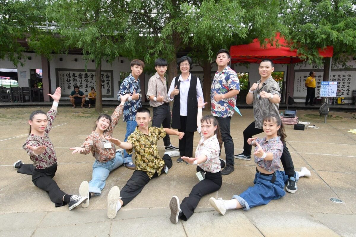 ▲街頭藝人申請登記或換證手續,下半年申請時間從9月1日到9月30日。