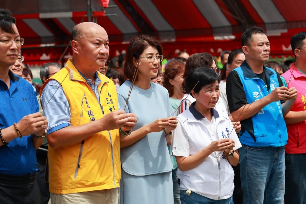 南投市三玄宮中元普度　許淑華參香祈求平安