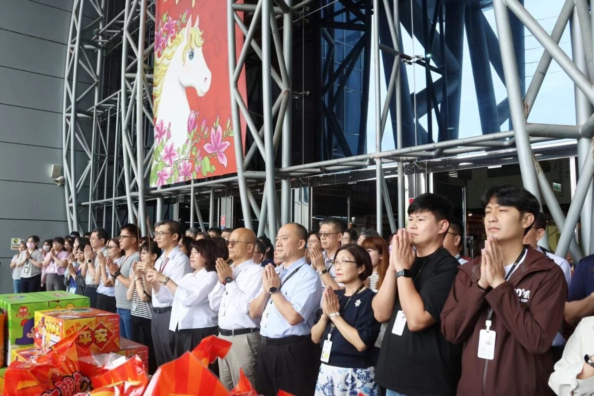 嘉市府與國稅局中元普渡　同仁巧思祈平安