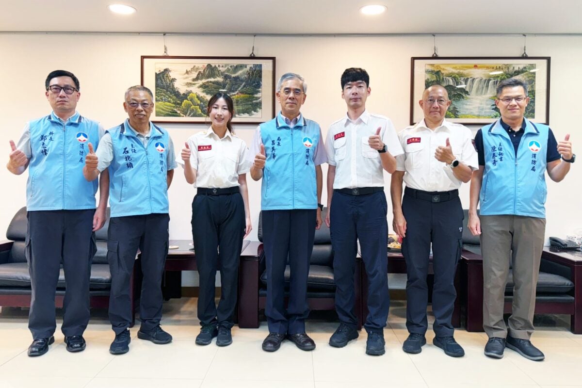 ▲績優人員與局長、主秘及主管合影。