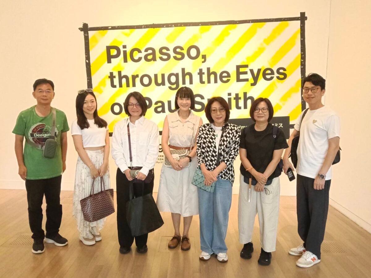 ▲康裕成率議員把握返台前空檔，走進東京國立新美術館欣賞畢卡索特展。