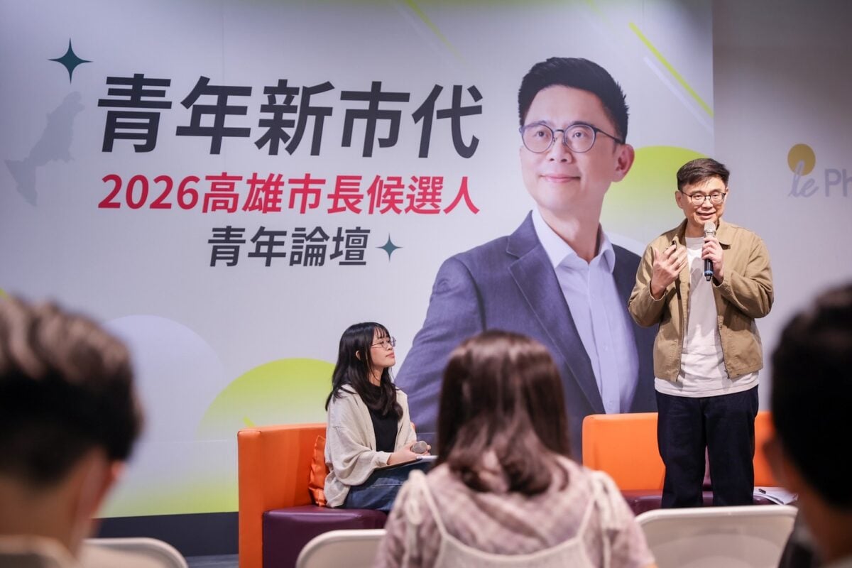▲賴瑞隆與青年面對面對談，分享青年政策與城市願景。
