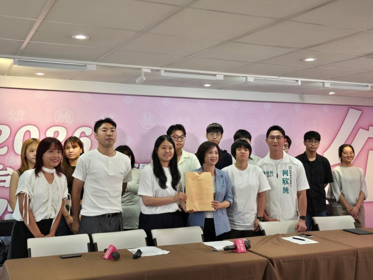 ▲立委何欣純今(31)日成立「青純力應援團」,並宣布將於週三9月2日前往正式登記參選。(記者廖美雅拍攝)