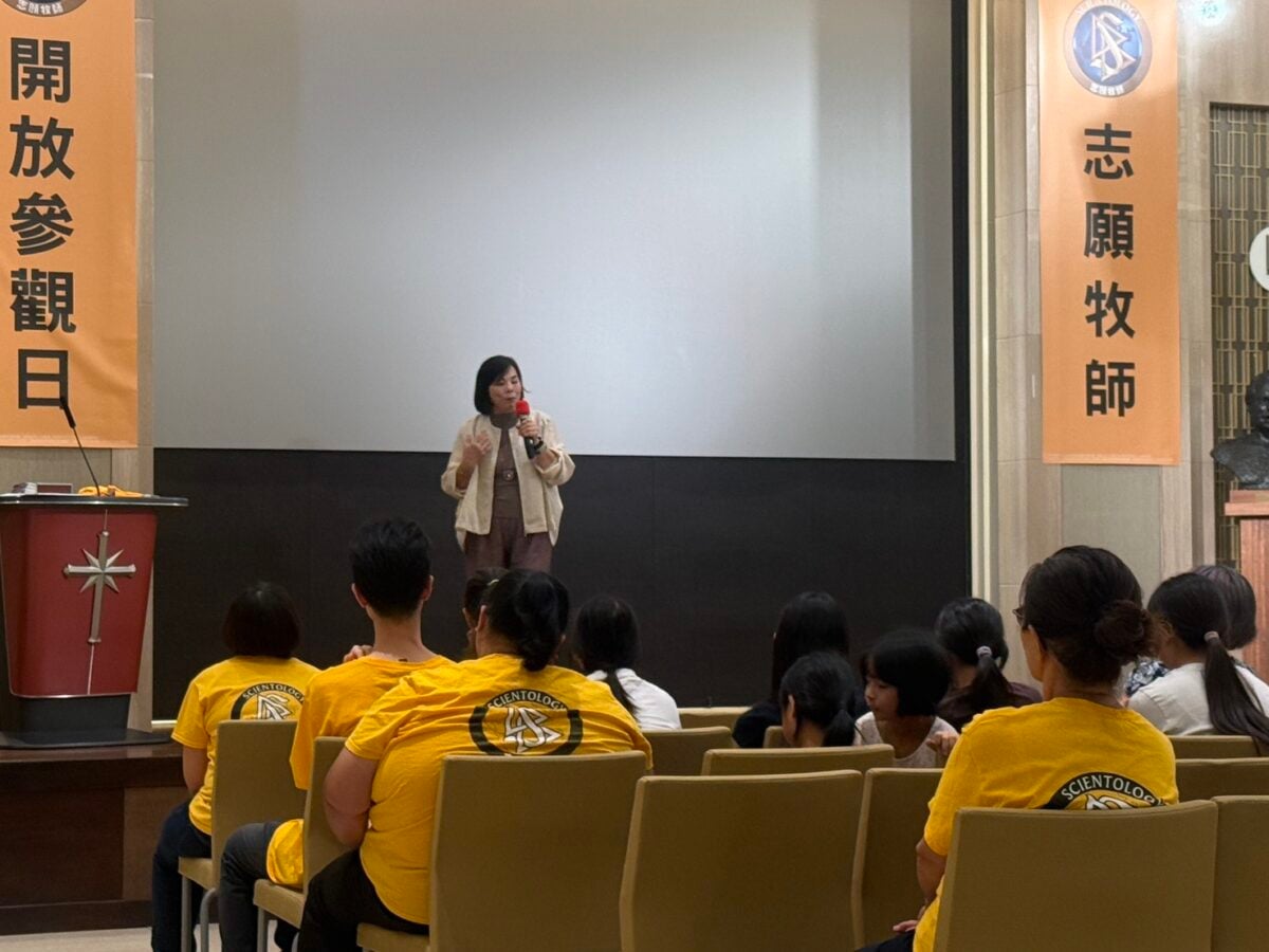 ▲全國志願牧師聯盟主席與民眾分享二十多年來的救災經驗,從災害現場走進日常互助。