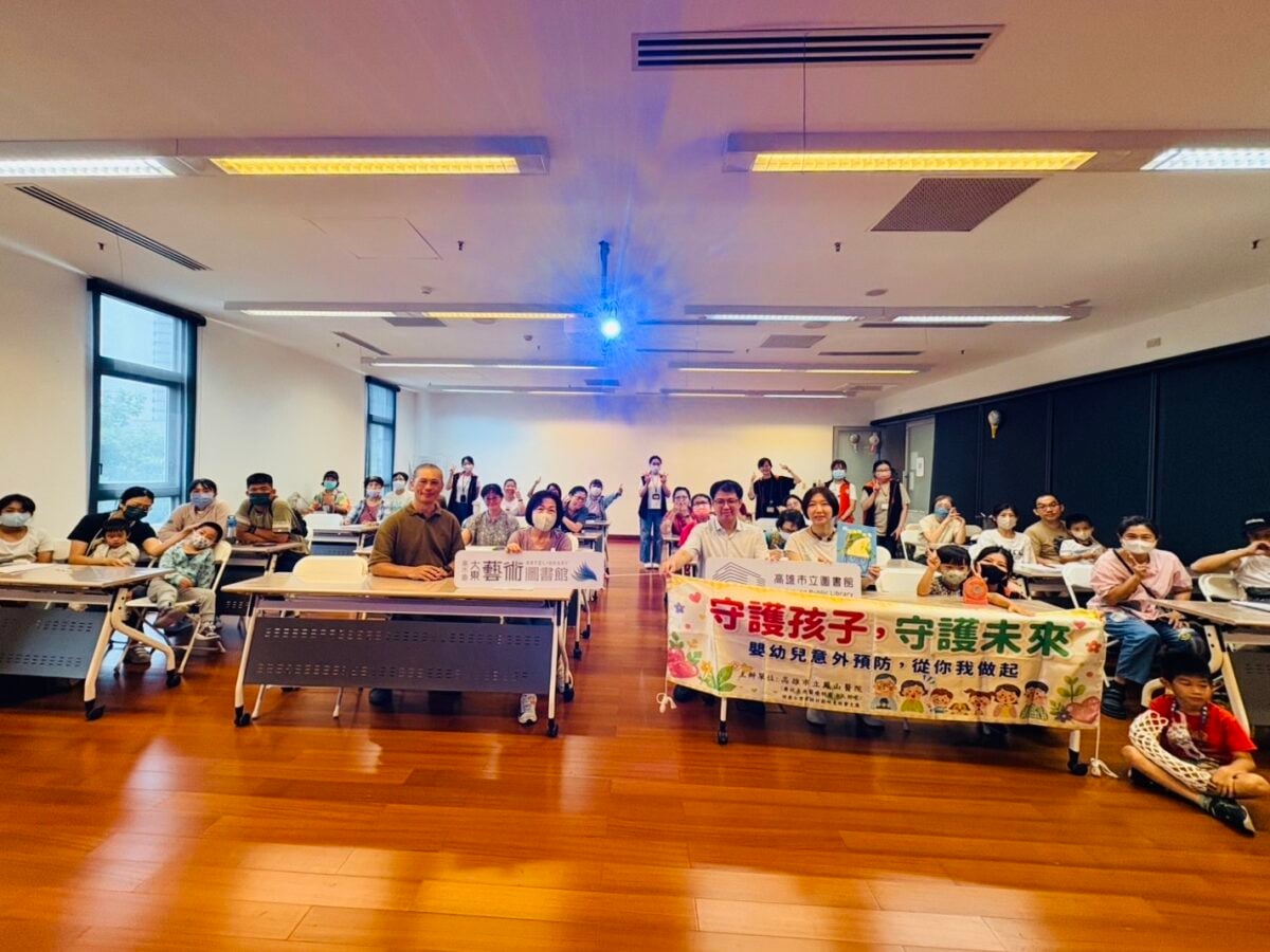 白袍醫師變身歌手　鳳山醫院父親節用歌聲唱出「醫」份愛