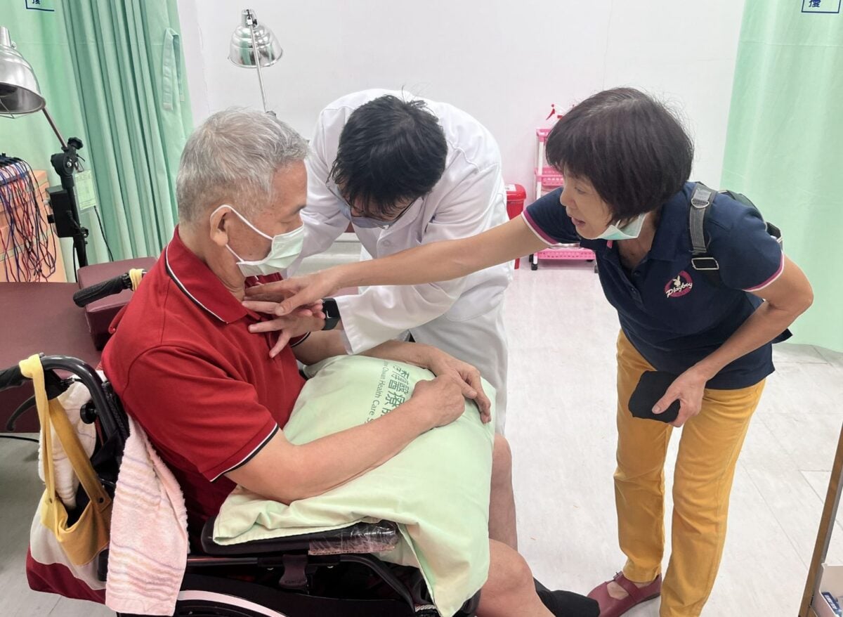 七旬翁中風後久咳多年難癒　高雄秀傳中醫水藥治療助擺脫咳嗽困擾