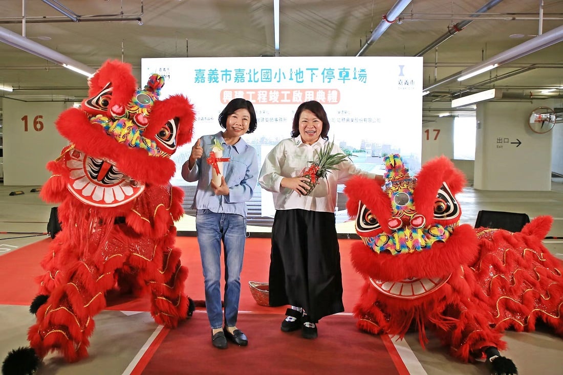 嘉市嘉北國小地下停車場啟用　218席智慧車位守護通學帶動商圈發展