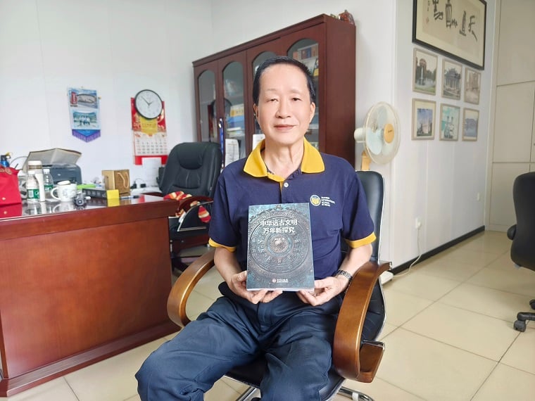 ▲廈門國際學校執行董事胡全軍,醉心研究中華古文明,撰寫了《中華遠古文明萬年新探究》一書。