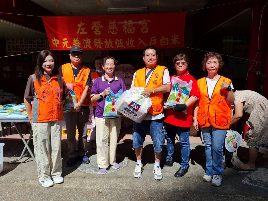 高市左營區慈福宮普渡後祭品分送區內低收入戶共602戶受惠