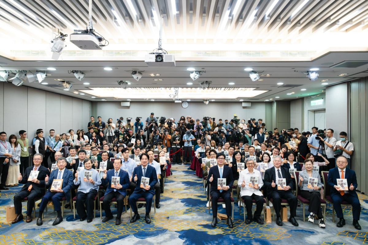 ▲陳其邁出席《高雄,緊緊緊!2314天極限轉型》新書發表會,分享高雄六年極限轉型歷程與幕後故事。