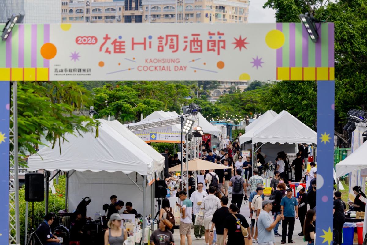 愛河畔越夜越熱鬧　雄Hi調酒節逾3萬人朝聖、日韓調酒師成亮點