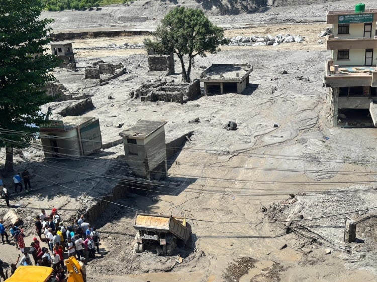 ▲尼泊爾努瓦科特(Nuwakot)地區突遭土石洪災,因道路與橋梁毀損、通訊中斷,居民如陷孤島。